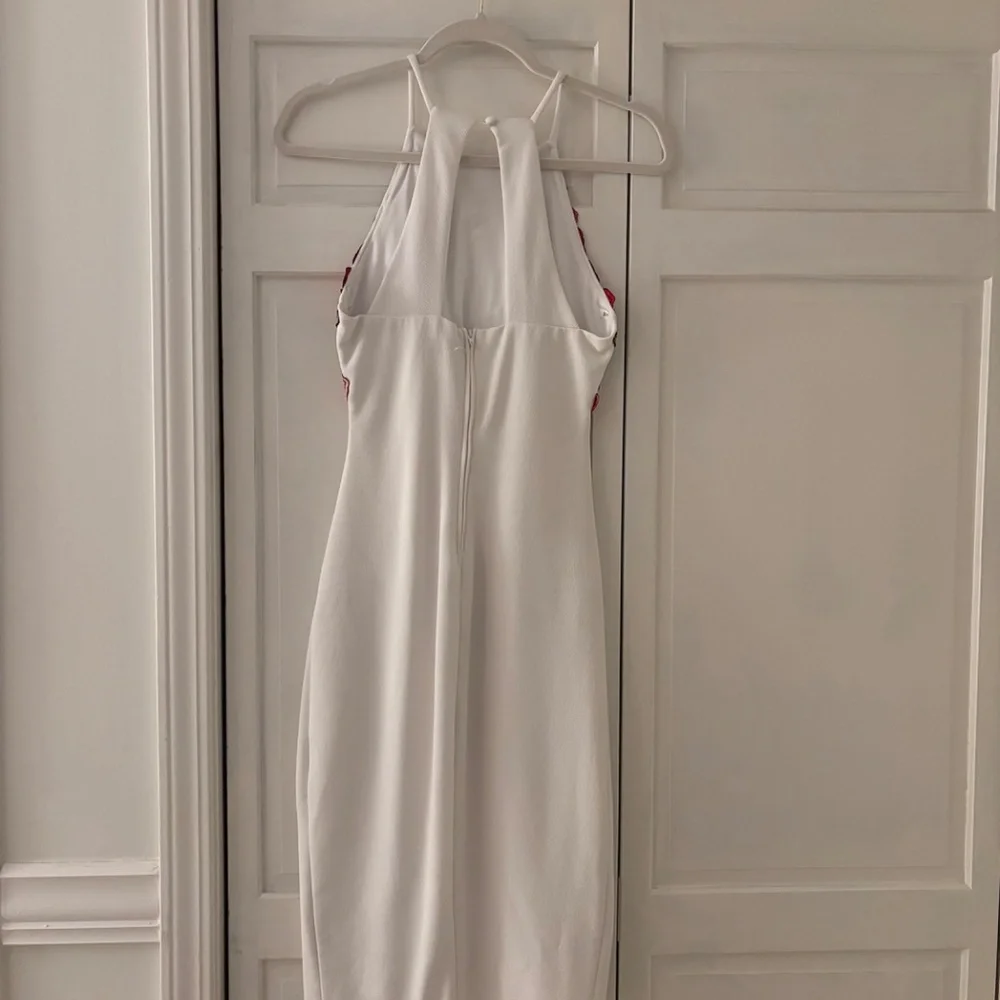 White Dress with Red Floral Accents - Picture 2 of 3
